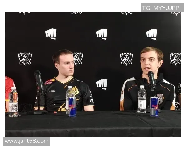 FPX在大师赛中的团队配合分析与表现评估